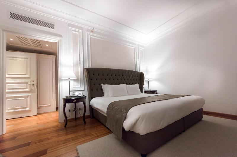 Deluxe Double Room image 1