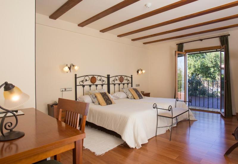 Twin Room image 2