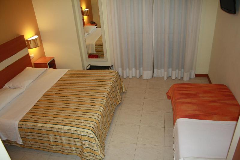 Triple Room with Balcony image 3