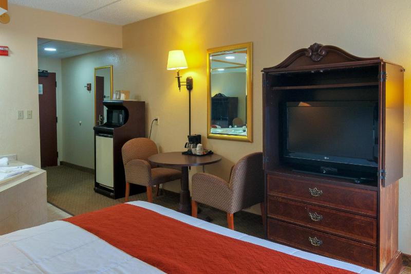 Double Room with Two Double Beds and Sofa Bed image 3