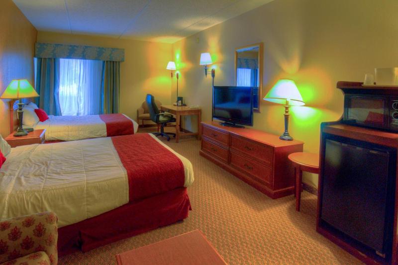 Double Room with Two Double Beds and Sofa Bed image 4