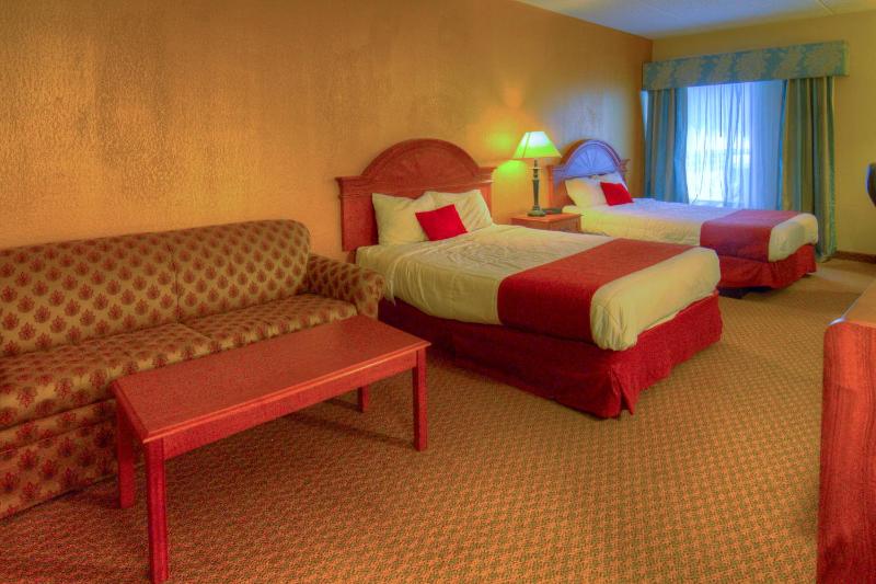 Double Room with Two Double Beds and Sofa Bed image 2