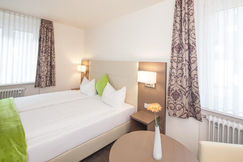 Double Room image 4