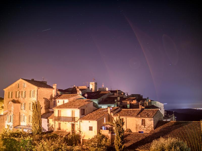 Double Room with Balcony and Sea View image 3
