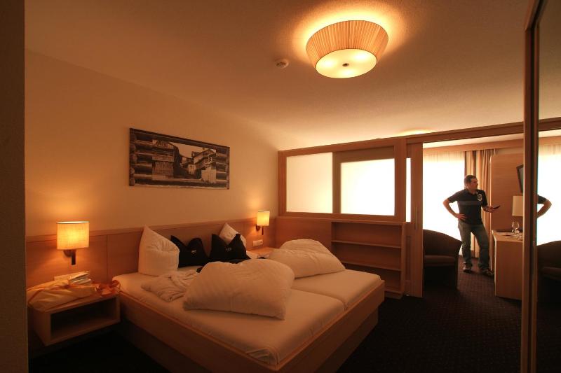 Standard Suite image 3