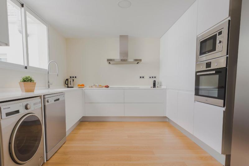 3 Bedroom Penthouse Apartment image 4