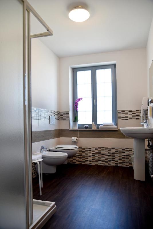 Single Room with Private Bathroom image 4