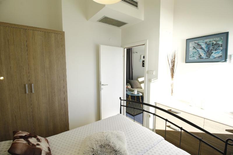 One-Bedroom Apartment with Sea View image 4