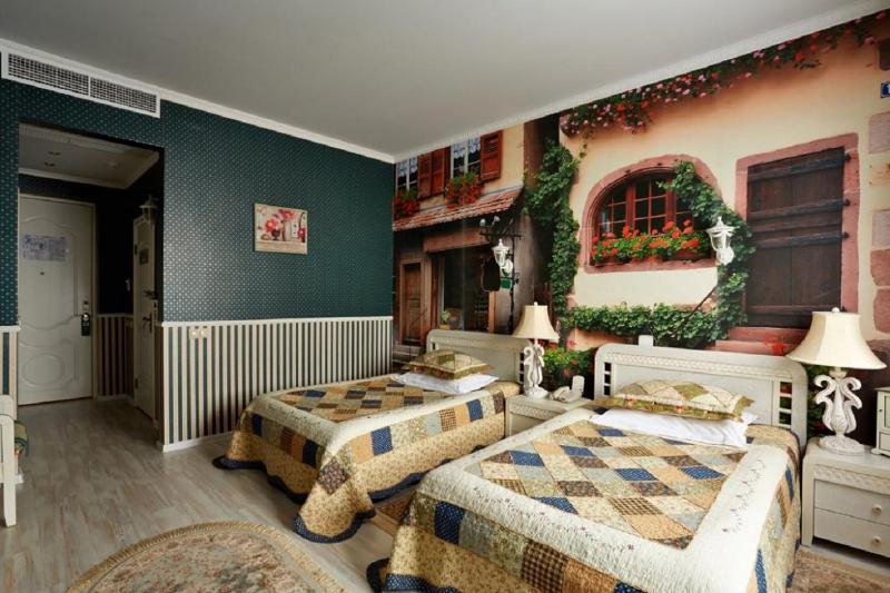 Standard Twin Room image 3