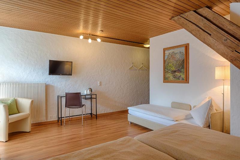 Standard Triple Room image 4