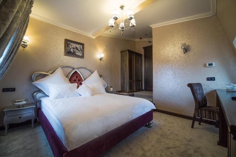 Double Room image 3
