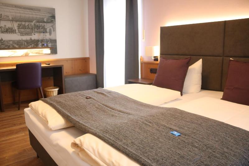 Double Room image 4