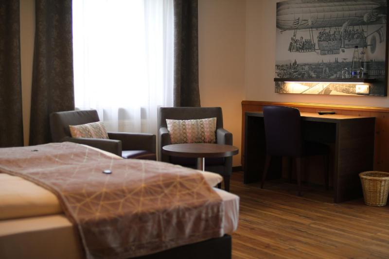 Double Room image 3