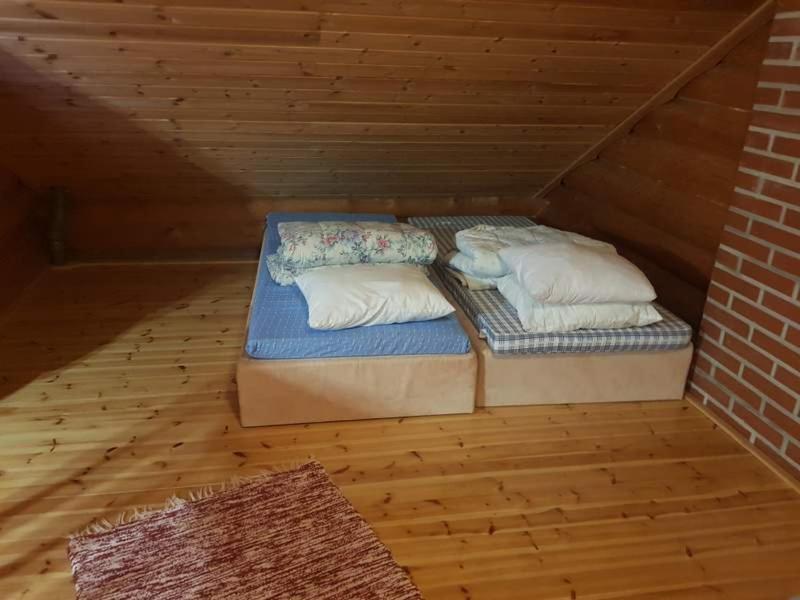 Chalet with sleeping alcove and sleeping loft image 2