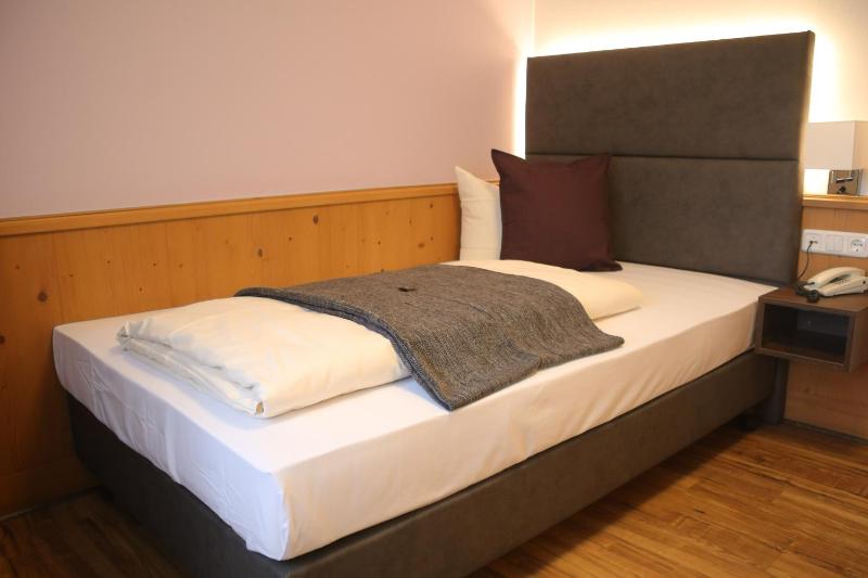 Single Room image 4