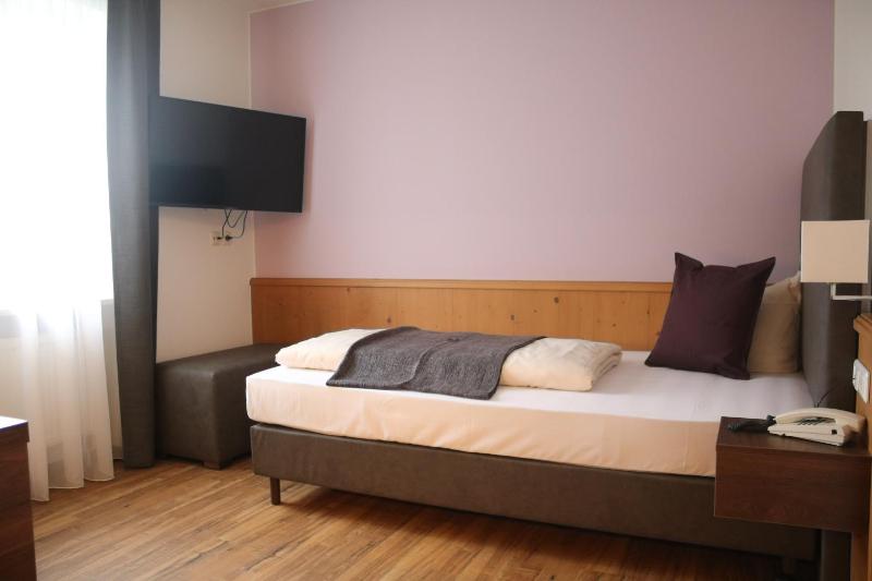 Single Room image 3