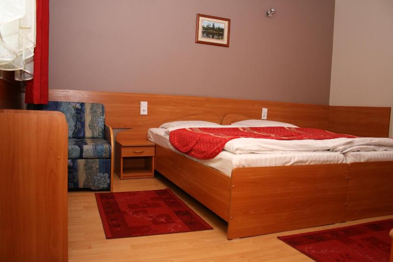Double Room with Spa Bath image 2