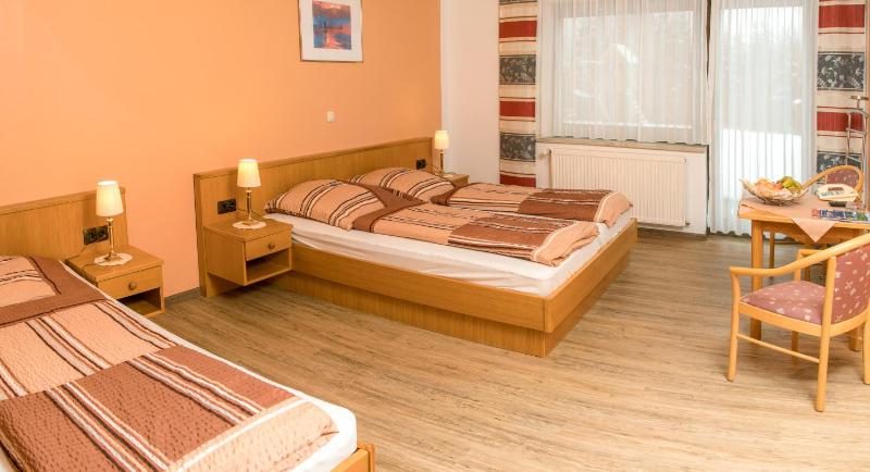 Triple Room with Balcony or Terrace image 3
