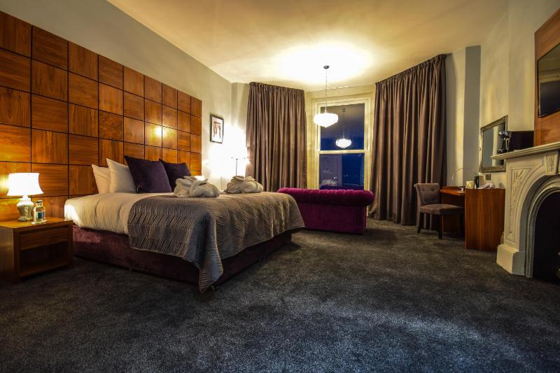 Junior King Suite  image 3