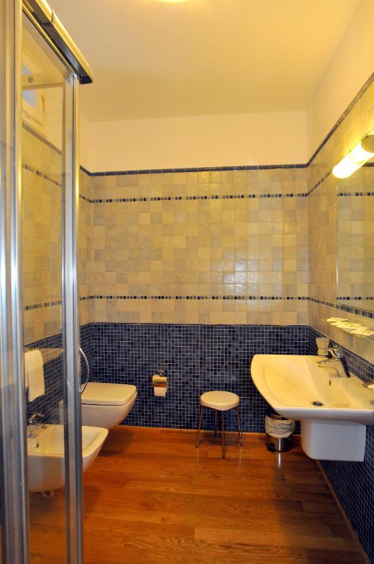 Two Connecting Rooms with Sea View image 2