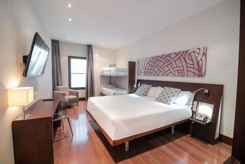 Quadruple Room image 3
