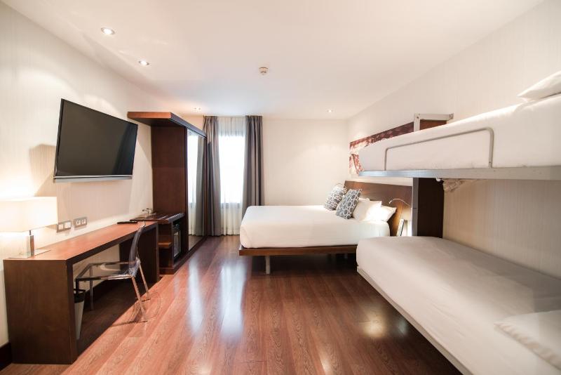 Quadruple Room image 2
