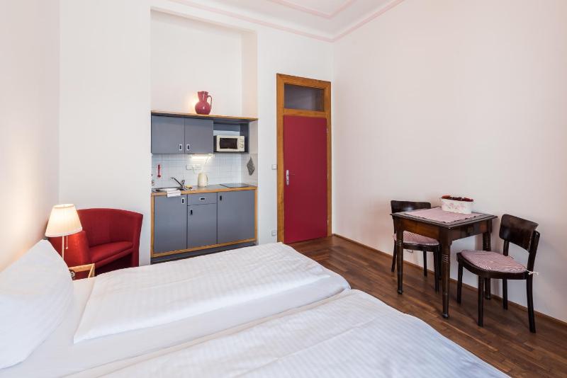 Studio (2 Adults) image 1
