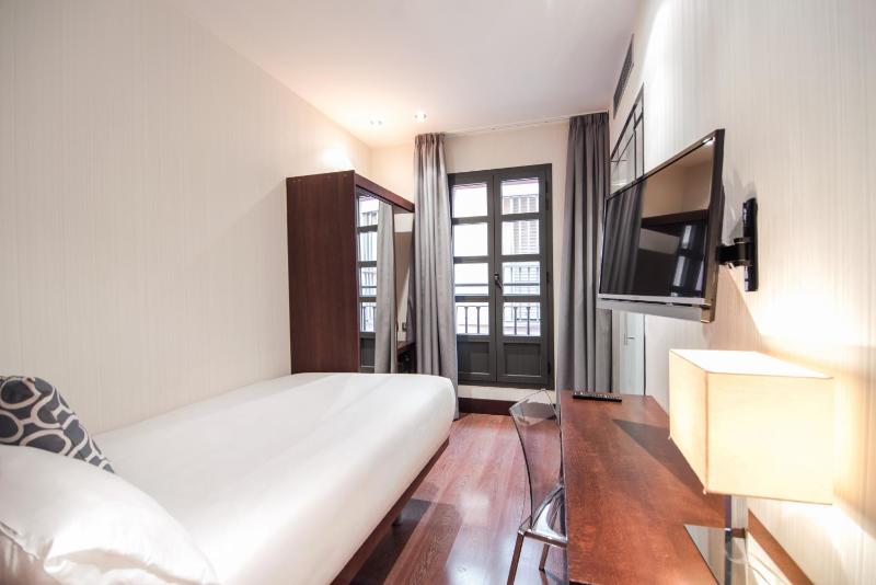 Single Room image 2