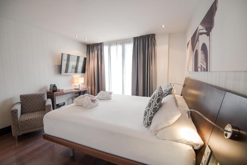 Double Room with Terrace image 2