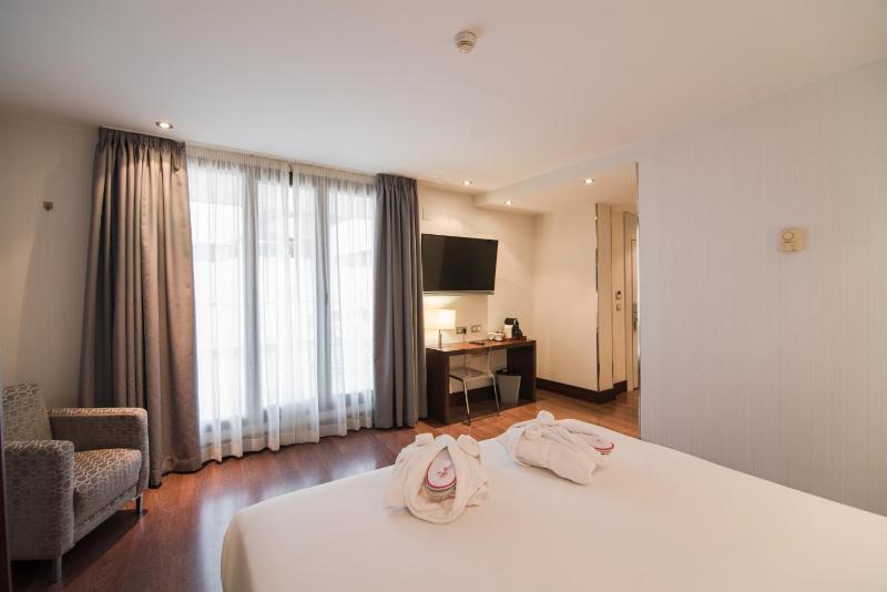 Double Room with Terrace image 3