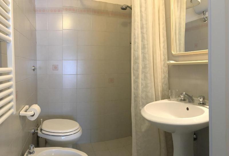 Double or Twin Room image 4