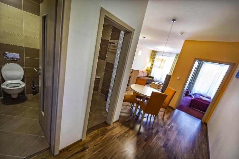 Comfort Apartment with Balcony image 3
