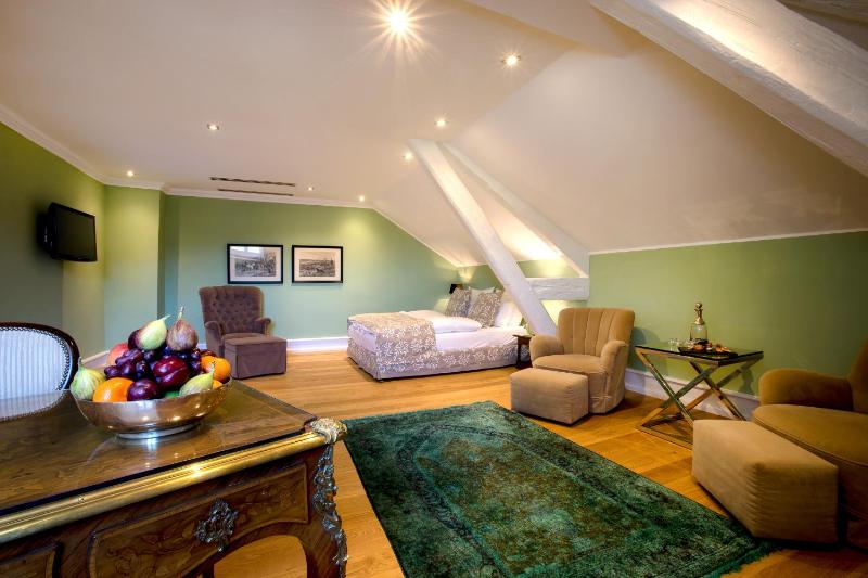 Superior Double Room image 4