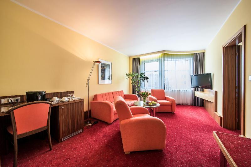 Premier Suite image 2