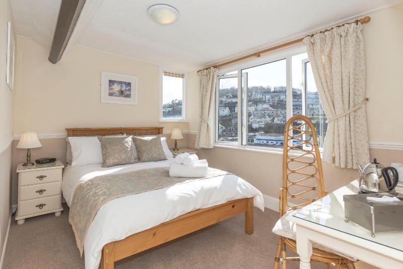 Double Room with Sea View image 2