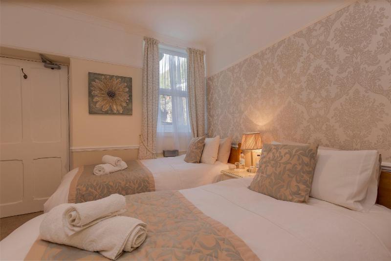 Superior King or Twin Room image 3