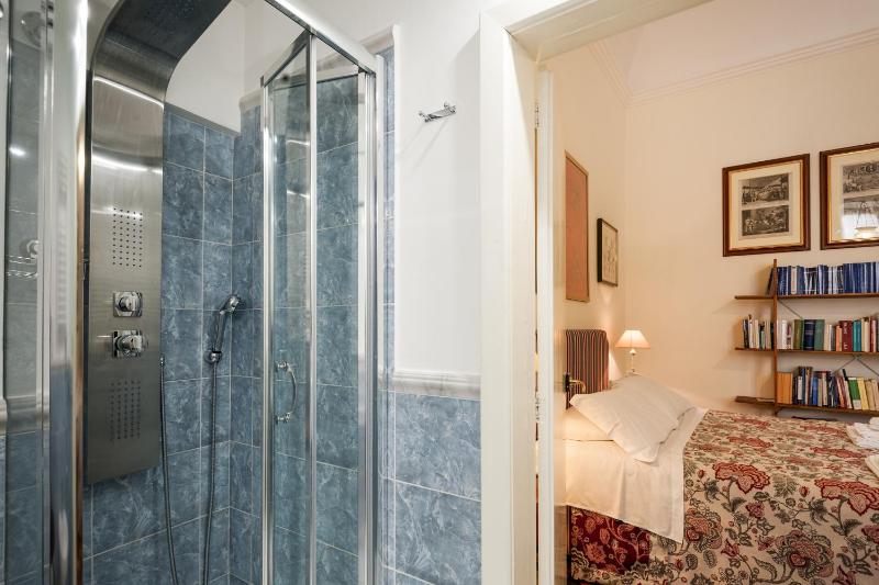 Double Room image 4