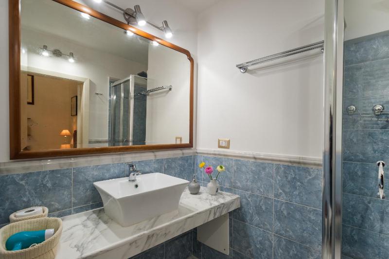 Double Room image 3