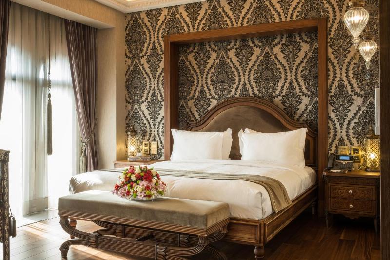 Deluxe Double Room with Street View image 1
