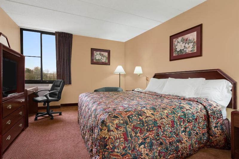 King Room - Non-Smoking image 3