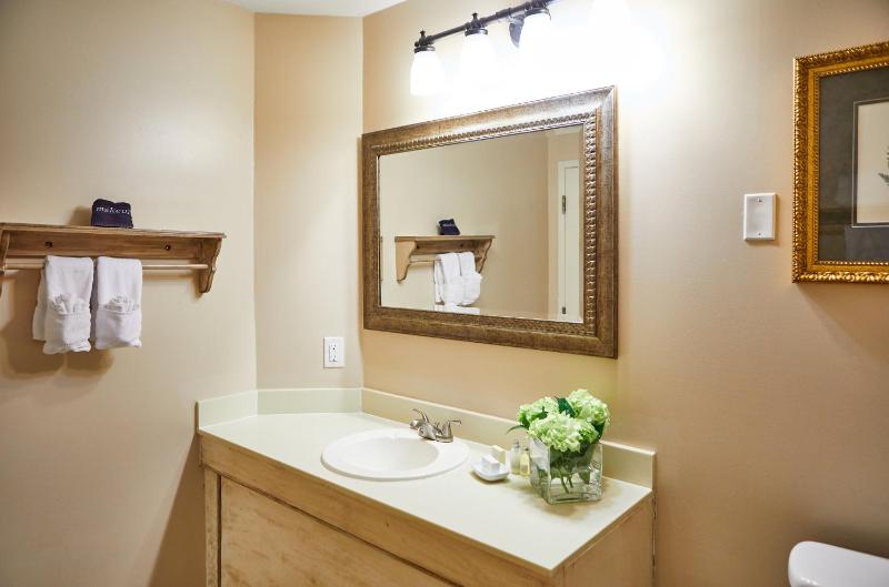 Queen Studio Suite - Non-Smoking image 4