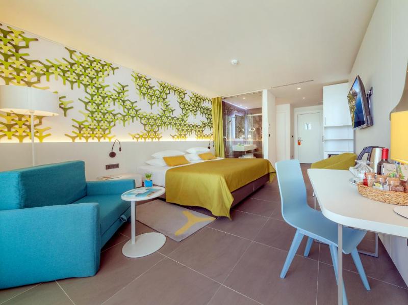 Premium Double Room Sea Side with Balcony image 1