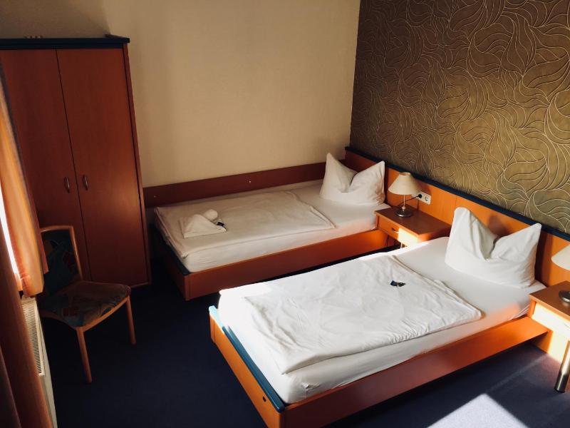 Standard Twin Room image 2