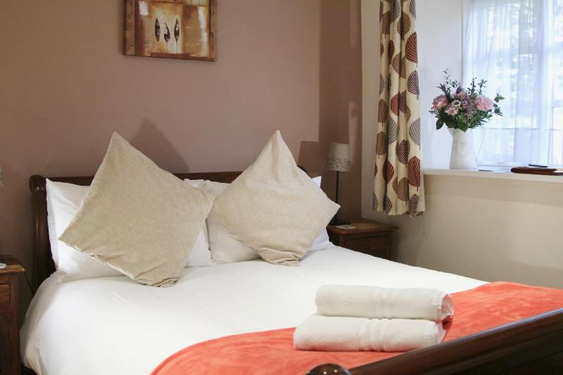 Standard Double or Twin Room image 2