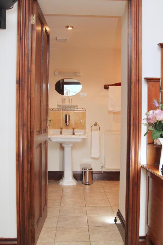 Standard Double or Twin Room image 3