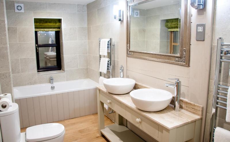 Superior Double Room image 3