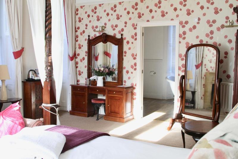Superior Double Room image 3