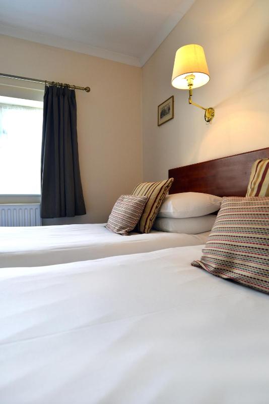 Twin Room image 1