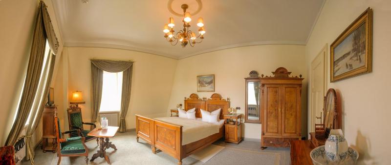 Double Room image 3