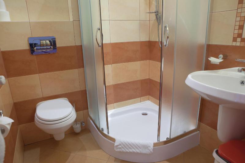 Standard Twin Room image 2